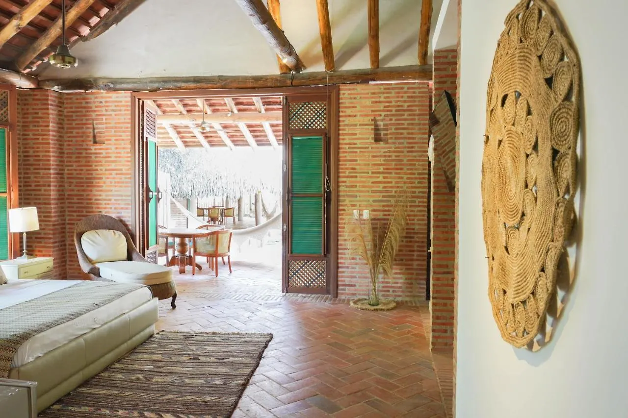 Castillete Hotel & Beach Club Tierra Bomba 0*,